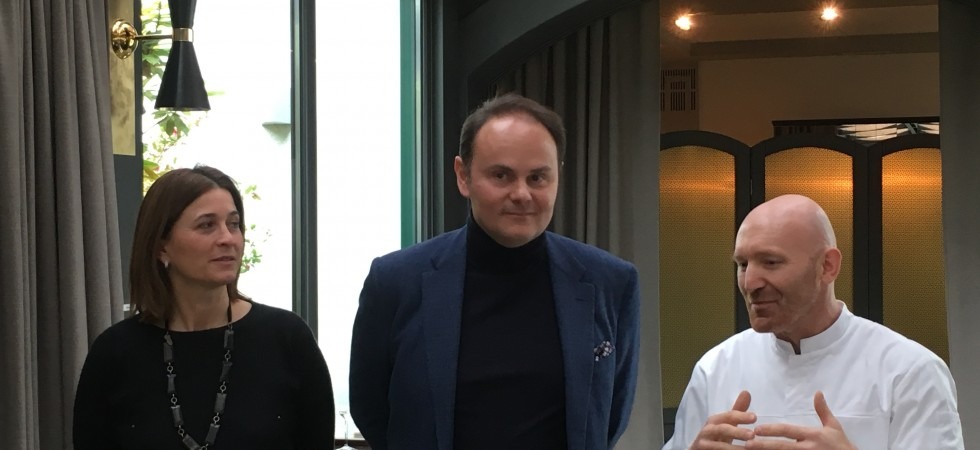 Da sinistra: l'architetta Diletta Stazzi, il presidente di Cantine Ferrari Matteo Lunelli e lo chef di Locanda Margon Alfio